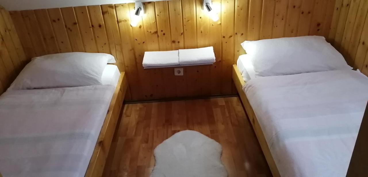 Wooden House Nela Near Plitvice Lakes Smoljanac Extérieur photo