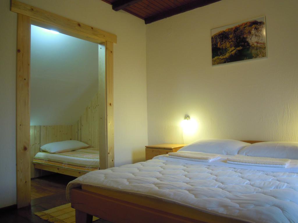 Wooden House Nela Near Plitvice Lakes Smoljanac Chambre photo